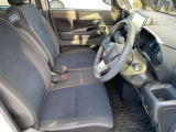 運転席は広々としていて、ゆったりと運転をお楽しみいただくことができますよ。