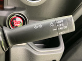 操作しやすい位置に配置されたウインカーレバー。スムーズな操作感で、安全な車線変更をサポートします。オートリターン機能も搭載。