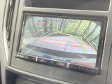 【バックカメラ】駐車時に後方がリアルタイム映像で確認できます。大型商業施設や立体駐車場での駐車時や、夜間のバック時に大活躍!運転スキルに関わらず、今や必須となった装備のひとつです!