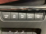 運転席脇のクラスタースイッチ部分にはカメラ切り替えスイッチ、パーキングセンサー、その他走行系スイッチを集中配置しております。
