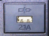 充電用USB端子を装備しております。