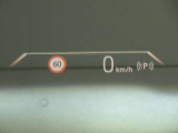 ◆インスツルメントパネルやインテリアトリムなどは、調和しなが洗練された室内を作り上げ、スイッチ類によって、優れた操作性をも実現。ドライバーの視線や動線を考え、人間工学に基づきデザインされています。◆