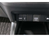 スマートフォンなどの音楽再生が可能なUSB接続ジャック装備車両です♪♪♪