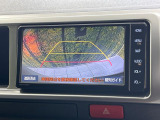 【バックカメラ】駐車時に後方がリアルタイム映像で確認できます。大型商業施設や立体駐車場での駐車時や、夜間のバック時に大活躍!運転スキルに関わらず、今や必須となった装備のひとつです!