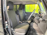 運転席シート廻りは使用感も少なく、良好な状態となっています。前オーナー様が丁寧に使っていたことがよくわかりますね。