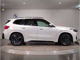【BMWの伝統-3】BMWのお車は、&ldquo;駆け抜ける歓び&rdquo;を体現しております。走行の安定性とコーナリングの良さを追求し、思い通りにハンドルの操作可能です。