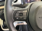 ステアリングにオーディオ操作スイッチが付いています。オーディオ画面に直接タッチしなくても操作が出来ますので、運転に集中できます。