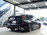ビシッと決まった黒プリ入庫致しました!!フルエアロ!車高調!ブルートゥース対応ナビにヘッドアップディスプレイ搭載!是非ご検討ください!!