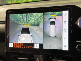 【パノラミックビューモニター】専用のカメラにより、上から見下ろしたような視点で360度クルマの周囲を確認することができます☆死角部分も確認しやすく、狭い場所での切り返しや駐車もスムーズに行えます。