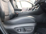 パワーシート搭載。微妙な調整が手軽にでき、ピッタリなポジションで運転することが可能です。