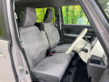 運転席シート廻りは使用感も少なく、良好な状態となっています。前オーナー様が丁寧に使っていたことがよくわかりますね。