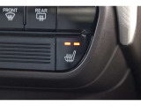 運転席に温度調整があるシートヒーターを装備しております。寒い朝はクルマに乗り込んですぐにシートヒーターを作動させれば温かさが広がり快適なドライブが始まります。