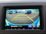 狭い場所での駐車も安心。後方の状況を画面で確認できるので、安全に駐車操作を行えます。