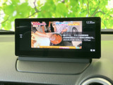 停車中にテレビや動画コンテンツを楽しめる機能が搭載されています。長距離移動の待ち時間や休憩時間に、リラックスした時間を過ごせます。※運転中の視聴はご遠慮ください。