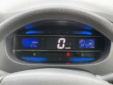 シンプルなデザインで見やすいメーター類