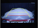 バックモニター付き。駐車の際のサポートとなり、必須アイテムのひとつですよね。それでも、バックする際は必ずご自身の目で確認をしてください。