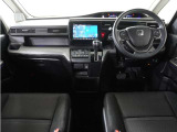 ◆インテリアパネル◆視界広々で非常に運転しやすくロングドライブでも疲れを感じさせないすっきりとまとまったインパネ周りです。