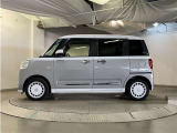 助手席側は電動スライドドアになってます。運転席やキーのリモコンで開閉できるので手が塞がっていても楽に積み降ろし出来ますよ。