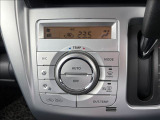 オートエアコンで車内でも快適に過ごすことができます。