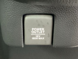 アクセサリーソケットを装備。車内アクセサリーの電源として便利です。