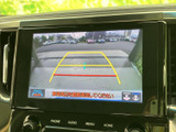 後方確認をサポートするモニター。駐車時の安全性を高め、狭い場所でもスムーズな操作を可能にします。運転に自信がない方にもおすすめです。