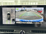 車両周辺の状況を視覚的に確認できるモニター画面。安全な運転をサポートし、狭い場所での取り回しも楽々こなせます。