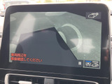 後退時の安全性を高めるバックモニター。駐車や車庫入れをサポートし、ドライバーを安心させます。運転に自信がない方にもおすすめです。