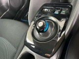 オートマチックドライブです!駐車ブレーキは左足での踏み込み式です