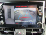 バックガイドモニターで、後方を確認しながら安心して駐車することができます。運転初心者も熟練者も必須の機能ですよ!