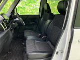 ドライバー席からの視界は広く、運転操作もスムーズに行えます。快適な空間で、安全なドライブをお楽しみください。