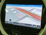 わかりやすい操作性の地図画面は、初めての場所でも安心して運転をサポートします。快適なカーナビゲーションで、ドライブを楽しみましょう。