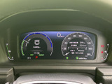 視認性の高いメーター類で、運転に必要な情報を的確に把握できます。運転状況を常に把握し、安全運転をサポートします。
