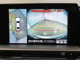 【パノラミックビュー&バックビュー】駐車時の安全確認をする為に車両上方からの映像と後方カメラからのを同時に表示しバックガイドも付いているのでバックの苦手な方でも安心して運転出来ますよ。