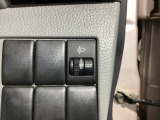 インパネにはヘッドライトのレベライザーを装備します。