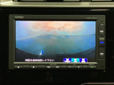 ギヤをR(バック)に入れるとナビの画面に後ろの映像が映るリアカメラ付です。後退時、コンディションが悪い視界でもカラーバックモニターがドライバーをサポートします。