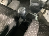 軽自動車では数少ないフロア5速マニュアルを搭載。小排気量をMTでキビキビと走らせるのも楽しいです!