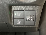 ハンドルの右側にはヘットライトリベライザーとHondaセンシング用のメインスイッチがついています。ヘッドライトリベライザーは道路状況や積荷の加重に応じてライトの高さを調節できます。