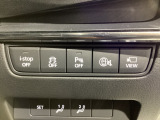 i-ACTIVSENSEミュートスイッチを押すと、車線逸脱警報、ブラインドスポットモニタリングなどのシステムが作動した際の警報音が無くなります。警報音の消音で運転中の煩わしさが緩和します♪
