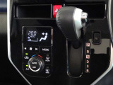 車内を快適に、オートエアコンを装備しています。