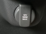 スマホや車載アクセサリーの電源確保に便利なアクセサリーソケットを装備。