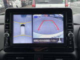 車両を上から見ているようなアラウンドビューモニターの映像をナビゲーション画面に映し出してくれるので、小さなお子様や障害物を確認できます。運転のしやすさはもちろん、事故防止にも役立ちます!
