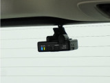 ◆リアにもドライブレコーダーを装備しております◆映像・音声などを記録する自動車用の装置です。もしもの事故の際の記録はもちろん、旅行の際の思い出としてドライブの映像を楽しむことができます。