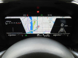 運転に必要な情報をグラフィカルに表示し、少ない視線移動で瞬時に認識できる先進的な液晶メーター。こちらはナビゲーション情報と連携する「地図画面」になります。