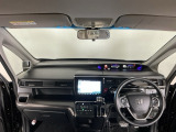【前方視界】開放的な前方視界!運転がしやすく疲れにくいです♪窓が大きく、見通しがとっても良いおクルマですよ♪