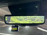 【デジタルインナーミラー】後席の大きな荷物や同乗者で後方が確認しづらい時でも安心!カメラが撮影した車両後方の映像をルームミラー内に表示。クリアな視界で状況の確認が可能です!