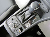最近、採用車両が増えている電動パーキング。簡単操作で安心!アクセル離してもブレーキを保持する、オートホールド機能付き!