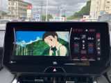 停車中に、番組や映像を楽しめる機能が搭載されています。長距離移動の休憩時間に、リラックスできる空間を提供します。快適な時間を過ごせるでしょう。