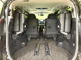 【パワーバックドア】スマートキーや運転席のボタンを押すだけでリアゲートが自動で開閉します!荷物を持っている時や、高い位置にあるバックドアを閉める際に便利な機能です♪
