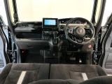 【前方視界】開放的な前方視界!運転がしやすく疲れにくいです♪窓が大きく、見通しがとっても良いおクルマですよ♪