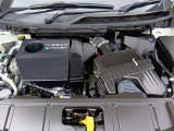 【発電効率と静粛性を高める〔VC-TURBO〕】 日産が世界で初めて量産化に成功した可変圧縮比技術。これをベースに新型エクストレイル用に開発したエンジンを搭載。ハイパワーモーターに余裕ある電力を供給